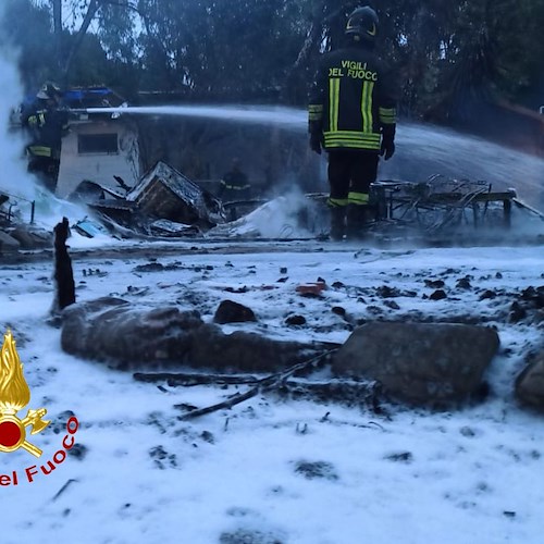 Incendio danneggia struttura turistica a San Mauro Cilento: nessun ferito