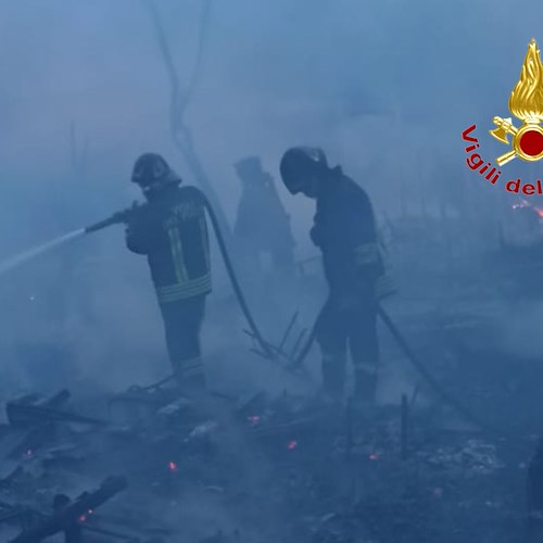 Incendio danneggia struttura turistica a San Mauro Cilento: nessun ferito