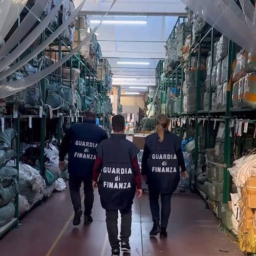 Prato, controlli a tappeto nel distretto industriale: sequestrati oltre 920mila articoli non in regola