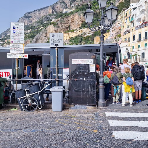 Bus pieno ad Amalfi<br />&copy; Argonne Prolisi