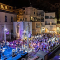 Ad Amalfi una settimana di grandi eventi: dai Gemelli di Guidonia all'omaggio a De Simone, fino al tributo a Jovanotti