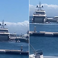 Amalfi, barca in balia del vento all'ingresso del porto: evitato l'impatto grazie agli operatori locali