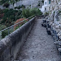 Amalfi, istituito senso unico alternato sulla Statale Amalfitana per crollo di una macera 