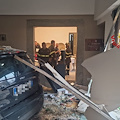 Auto contro la vetrata di un ristorante a Fuorni: arrestato per tentato omicidio un uomo già noto alle forze dell'ordine