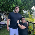 Brian O’Neil, stella della NFL, a scuola di cucina da Mamma Agata a Ravello