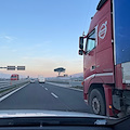 Camionista accosta per un malore e muore poco dopo sull'Autostrada A2