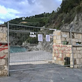 Cetara, la spiaggetta che rischia di restare chiusa per tutta l'estate