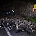 Frana un muro a secco in Costiera Amalfitana: chiusa la SS 163 tra Cetara e Salerno