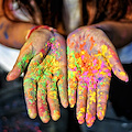 Holi Colors al Fiordo di Furore: il 27 luglio la festa dell'estate tra mare, musica e magia