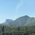 Incendio a Ravello, elicottero in azione sul crinale di Montalto