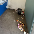 Inciviltà ad Amalfi: area bancomat trasformata in discarica