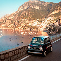 L’Arma dei Carabinieri saluta il Ferragosto da Positano con una foto iconica