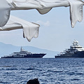 Maiori capitale dei mega yacht, tre colossi del mare a Capo d'Orso: Andromeda, Multiverse e Seven Seas