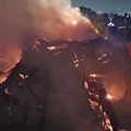 Maxi incendio nella notte ad Angri: capannone di 4.000 mq distrutto dalle fiamme