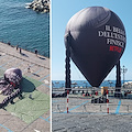 Netflix promuove la seconda stagione di Mercoledì con un maxi pallone in Piazza ad Amalfi