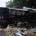 Paura sull'A2: camion carico di tonno si ribalta nei pressi dello svincolo per Campagna