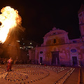 Praiano celebra San Domenico tra migliaia di lumini e lo spettacolo di fuoco della Compagnie La Salamandre