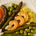 Ricette dal passato: l’insalata tiepida di fave, asparagi e mazzancolle di Giuseppe Vitaglione