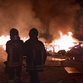 Salerno, fiamme in un’area trasformata in discarica a cielo aperto