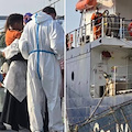 Salerno, la Sea Watch 5 sbarca 71 migranti: presenti alcuni sospetti casi di vaiolo