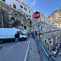 Si inceppa il cambio proprio all’imbocco della traversa per Atrani, furgone blocca temporaneamente accesso al paesino