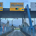 Tenta di scassinare una cassa automatica al casello: arrestato 49enne a Castellammare