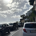 Traffico intenso sulla Statale Amalfitana 163: rallentamenti tra Amalfi e Maiori