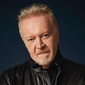 Umberto Tozzi in concerto a Maiori: il 21 agosto tappa in Costiera Amalfitana con “L’Ultima Notte Rosa – The Final Tour”