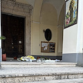 Vietri sul Mare, devastata l'area davanti alla chiesa di Sant’Antonio: vasi rotti, piante sradicate e rifiuti ovunque