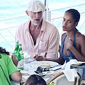 Vincent Cassel e Narah Baptista ad Amalfi: per l'attore e la modella pranzo sul mare
