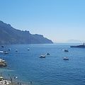 Yacht di lusso in rada per la Ferrari World Premiere: ad Amalfi motori, eleganza e buyer da tutto il mondo