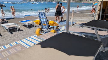 A Maiori una spiaggia per tutti: più servizi e inclusione per le persone con disabilità