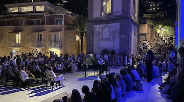 A Positano la musica illumina Piazza Flavio Gioia: 4 luglio il “Summer Gospel Choir”