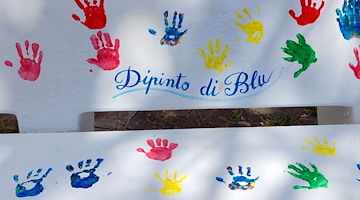 A Vietri sul Mare nasce la Panchina della Consapevolezza sull'Autismo: scuola e istituzioni unite per l'inclusione