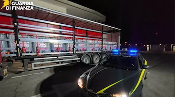 Alcol etilico spacciato per disinfettante: scoperto traffico internazionale verso il Sud Italia