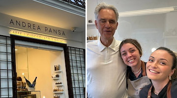 Andrea Bocelli fa tappa ad Amalfi dopo il gala di beneficenza in Versilia: caffè e scorzetta di limone alla Cioccolateria Pansa