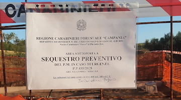 Antenna a 18 metri di altezza vicino a spiaggia nel Cilento: la Procura sequestra il cantiere