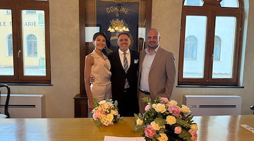 Atrani, il sindaco Michele Siravo celebra la promessa di matrimonio di Anita Parlato ed Emilio Buonocore