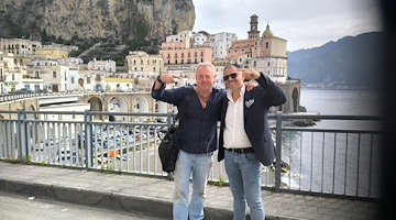 Atrani set d'autore: David Yarrow fotografa la supermodella Alessandra Ambrosio tra le vie del borgo