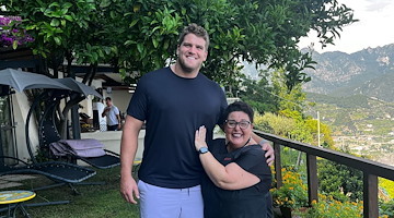 Brian O’Neil, stella della NFL, a scuola di cucina da Mamma Agata a Ravello