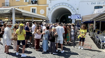 Capri, funicolare con corsia prioritaria per gli ospiti degli hotel e nuovi Info Point
