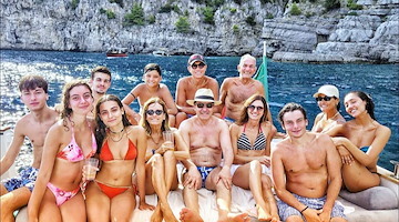 Compleanno a Positano per Gino Sorbillo, il noto pizzaiolo esalta la Città Verticale e i suoi abitanti: "Un grande esempio" 