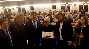 Consegnate le chiavi della città a Peppino di Capri: “Una leggenda vivente, un figlio dell’isola”