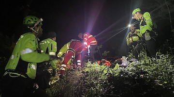 Coppia di turisti tedeschi precipita durante un'escursione nella Valle delle Ferriere: lei ferita gravemente, salvati nella notte