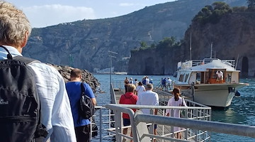 Dal 6 maggio torna “La Scorfanella”: viaggio in barca tra natura, mito e storia da Sorrento a Positano