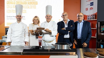 Dalla Costa d'Amalfi Sal De Riso sarà premiato al DMED 2025 di Paestum: ospite speciale Maria Grazia Cucinotta