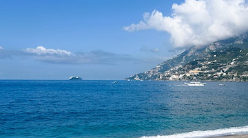 Dopo la "Ovation", Amalfi accoglie la sorella "Encore": in rada tutto il lusso della Seabourn Cruise Line