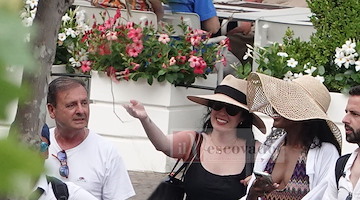 Elisabetta Tabish scopre le meraviglie della Costiera Amalfitana a bordo di Amalfi Sails