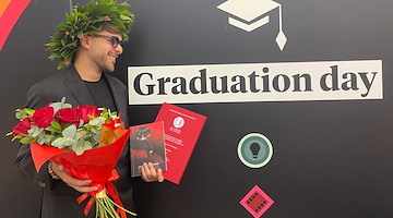 Emanuele Cobalto si laurea all'Accademia della Moda con “La Divina Costiera - Inferno”: un viaggio illustrato nell'altra Amalfi
