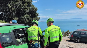 Escursionista ferito a Croce di Saragnano e moto abbandonata sui Monti Lattari: doppio intervento di Pasquetta per il Soccorso Alpino
